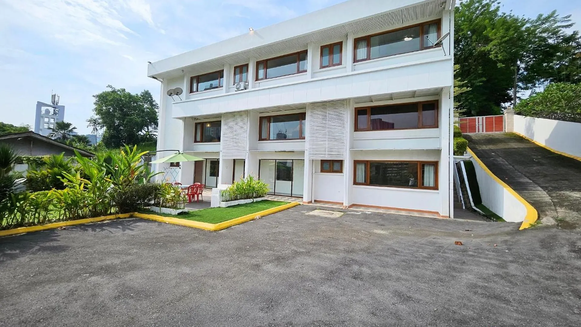 Bangsar Three Storey Luxury Landed House 19Pax Kuala Lumpur Malaysia