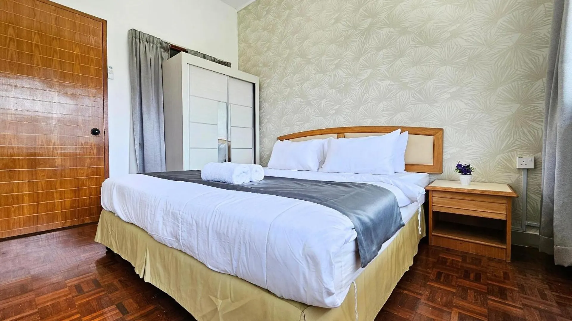 Villa Bangsar Three Storey Luxury Landed House 19Pax Kuala Lumpur
