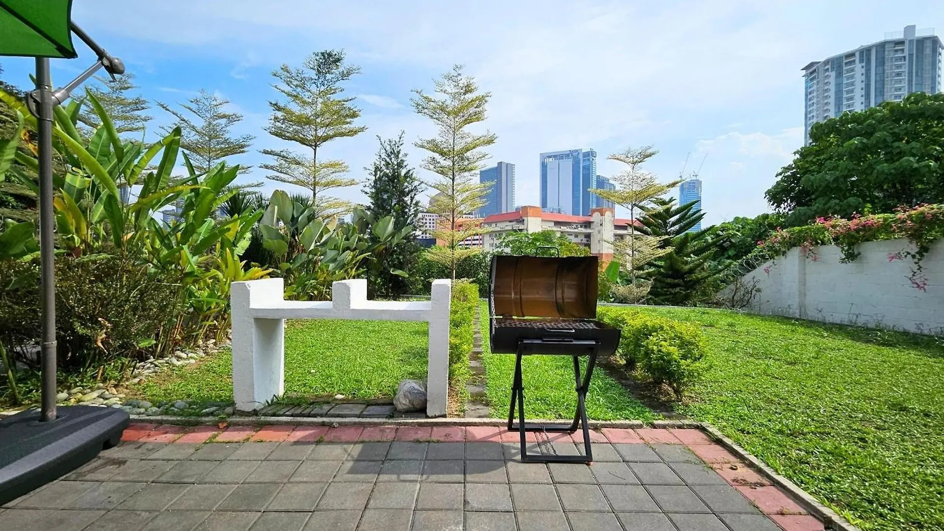 Bangsar Three Storey Luxury Landed House 19Pax Kuala Lumpur Villa
