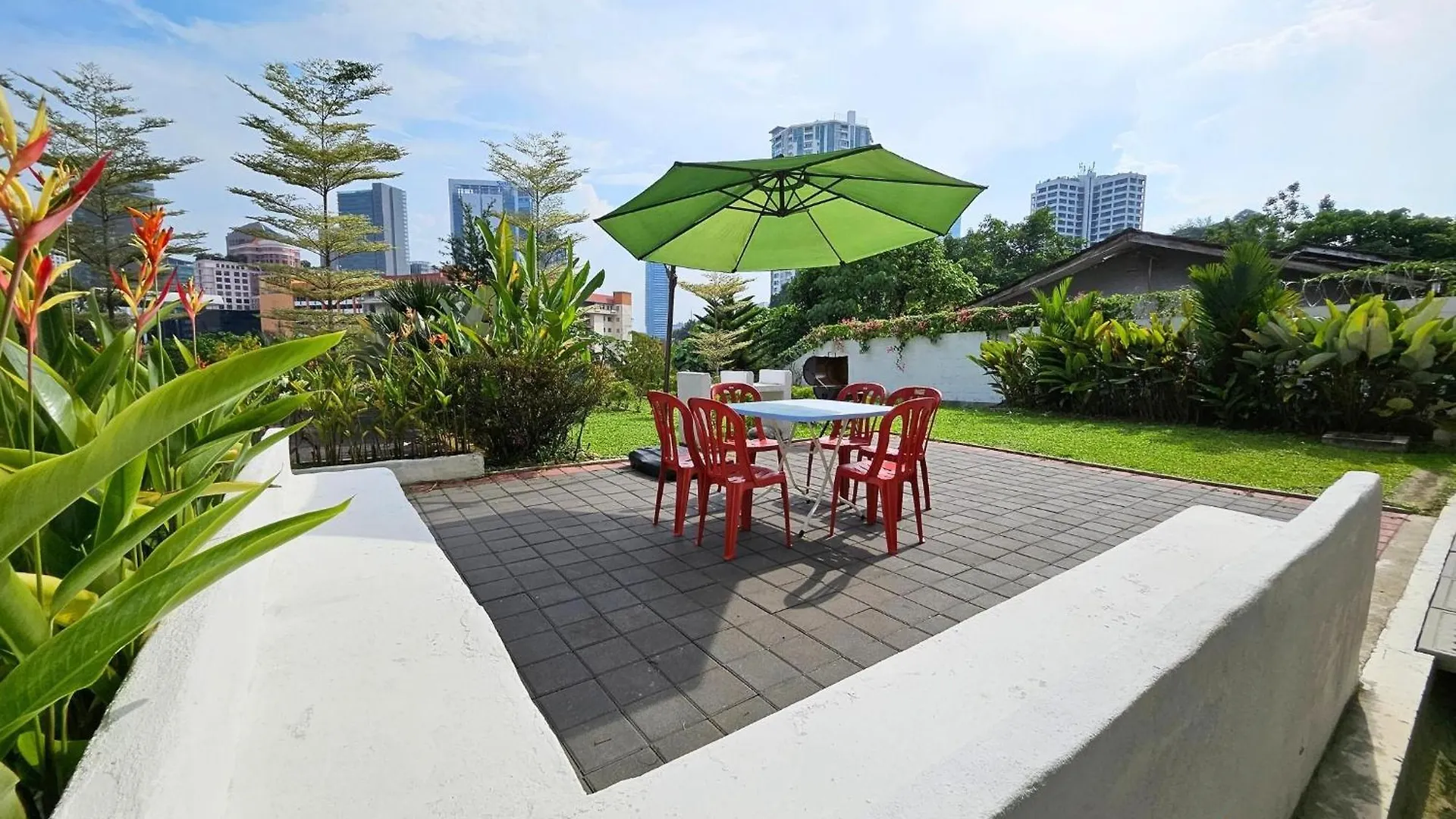 Bangsar Three Storey Luxury Landed House 19Pax Kuala Lumpur