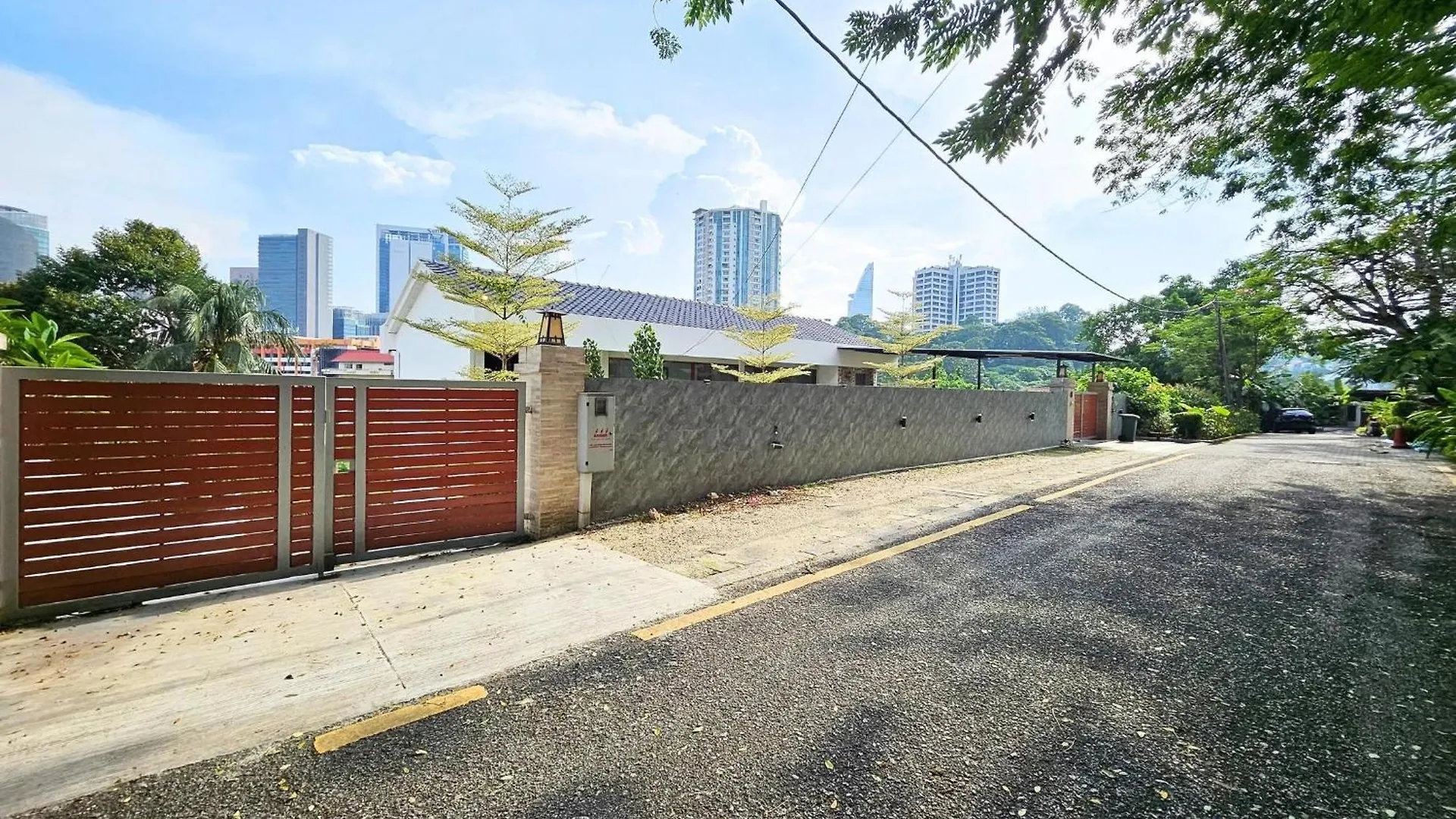Bangsar Three Storey Luxury Landed House 19Pax Kuala Lumpur