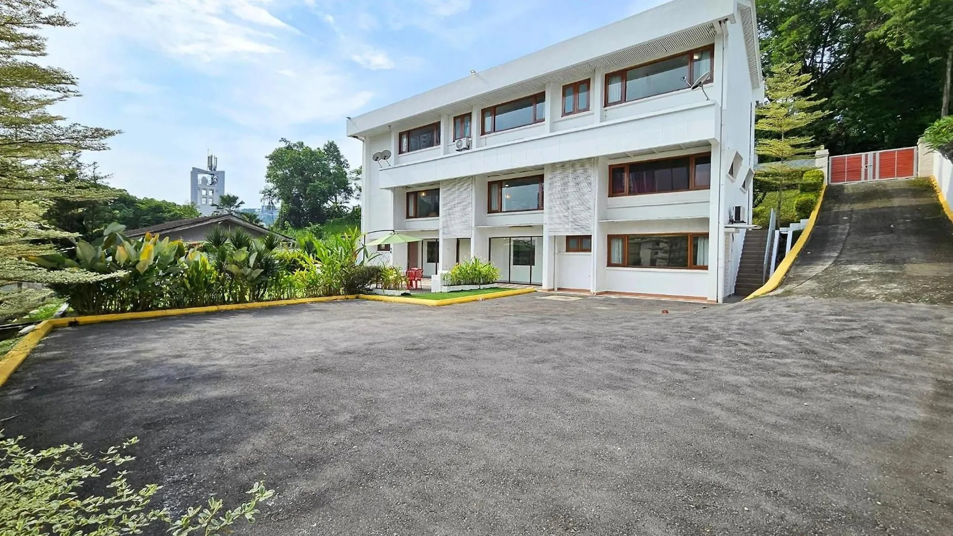 Bangsar Three Storey Luxury Landed House 19Pax Kuala Lumpur