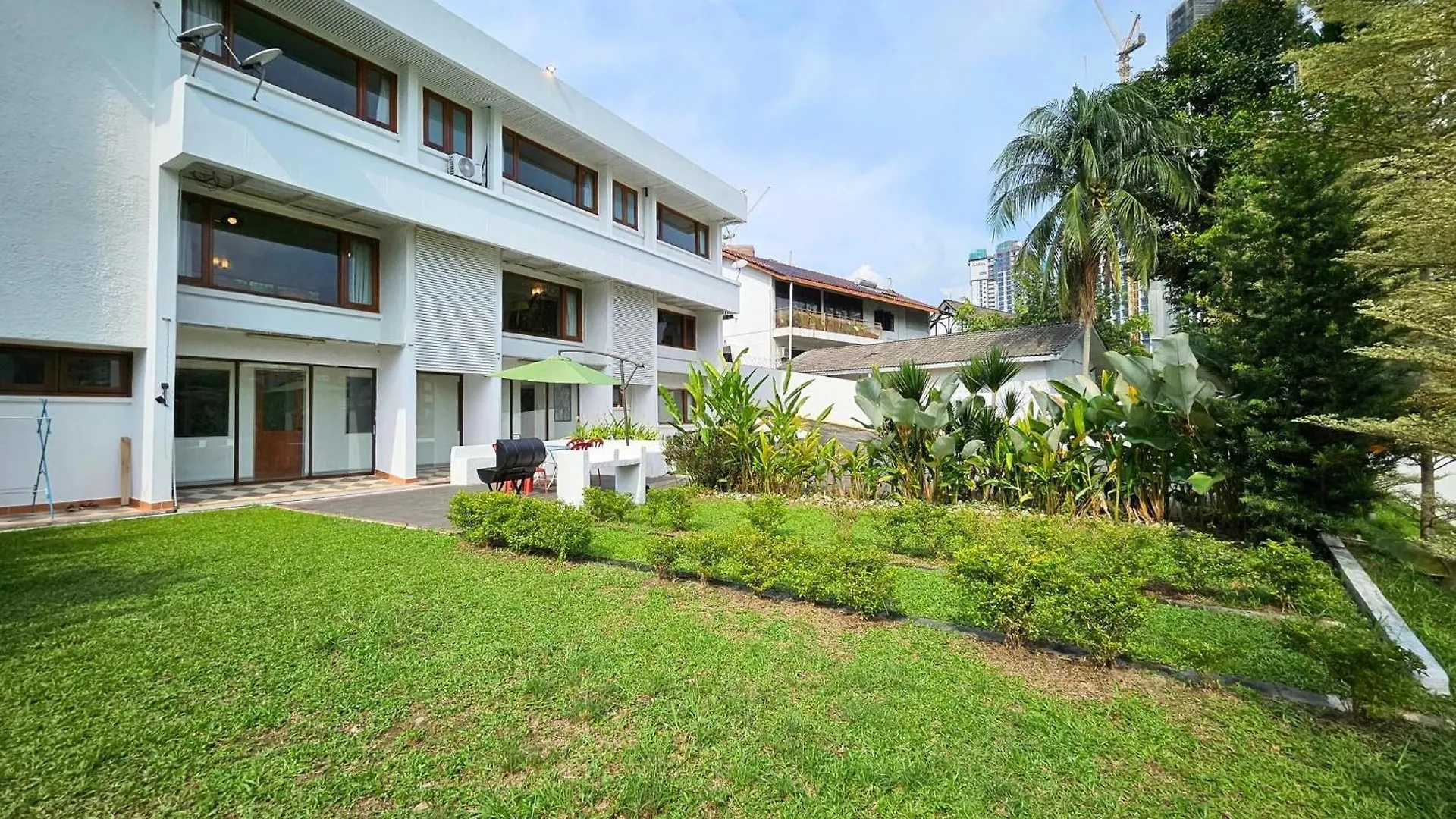 Bangsar Three Storey Luxury Landed House 19Pax Kuala Lumpur Malaysia